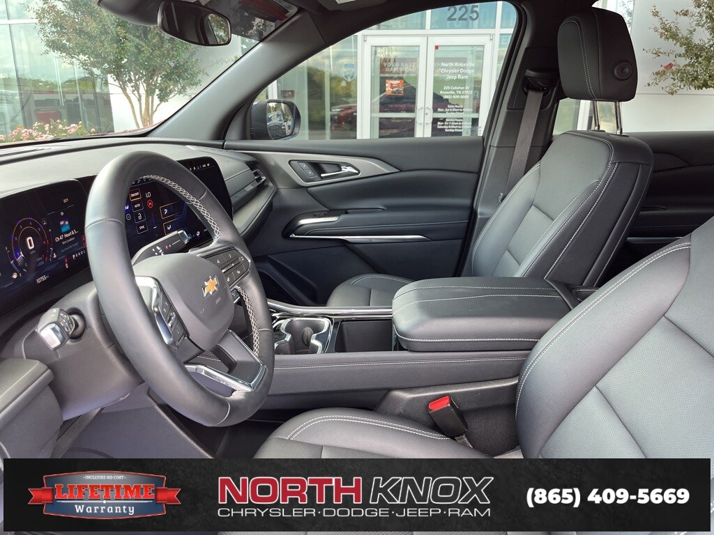 2025 Chevrolet Traverse photo 3