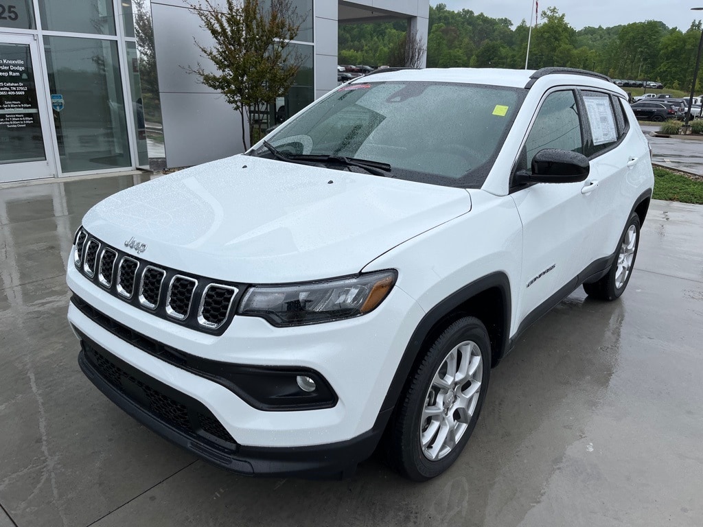 Used 2024 Jeep Compass Latitude Lux with VIN 3C4NJDFN4RT101832 for sale in Knoxville, TN