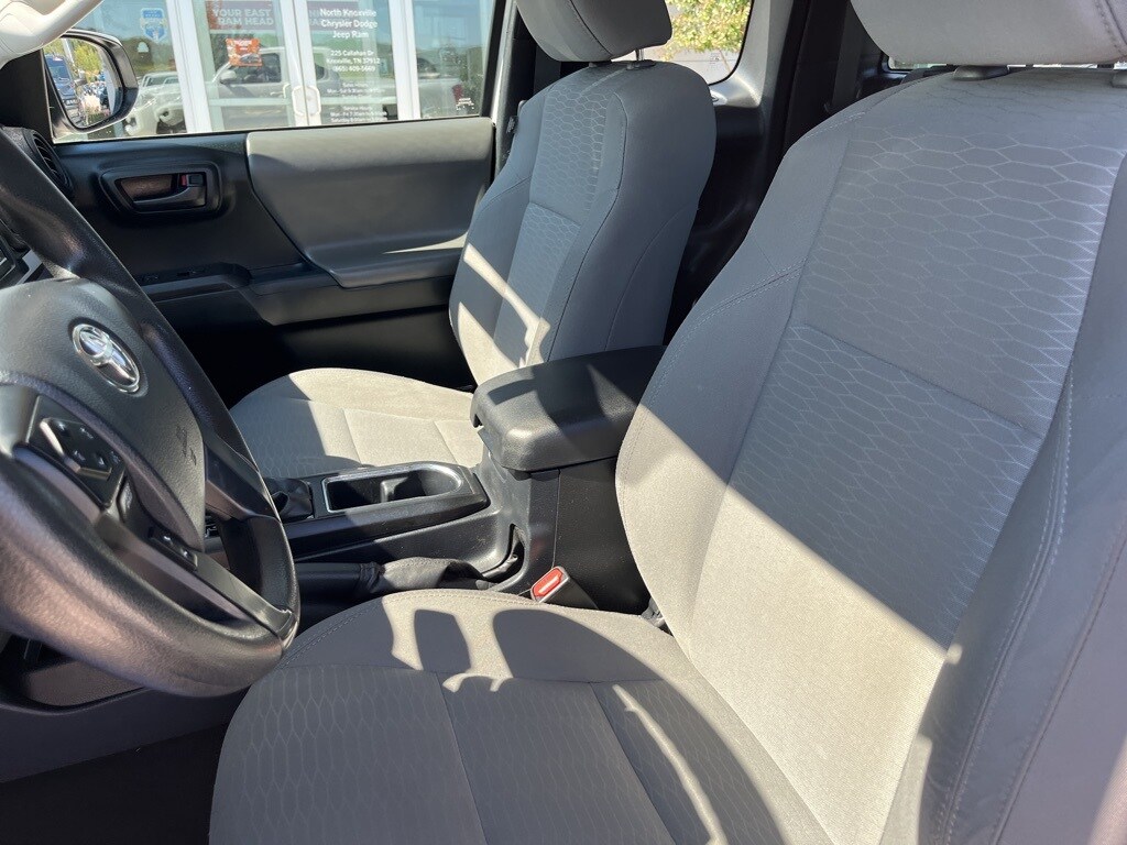 2017 Toyota Tacoma SR photo 4