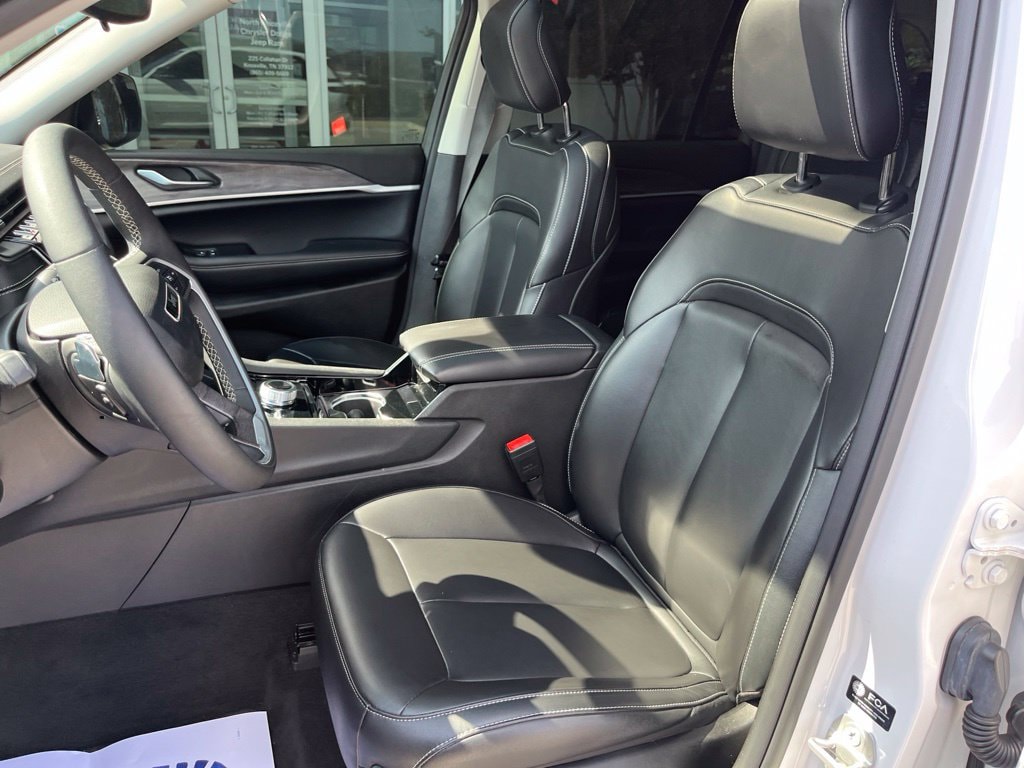 Used 2023 Jeep Grand Cherokee Limited SUV