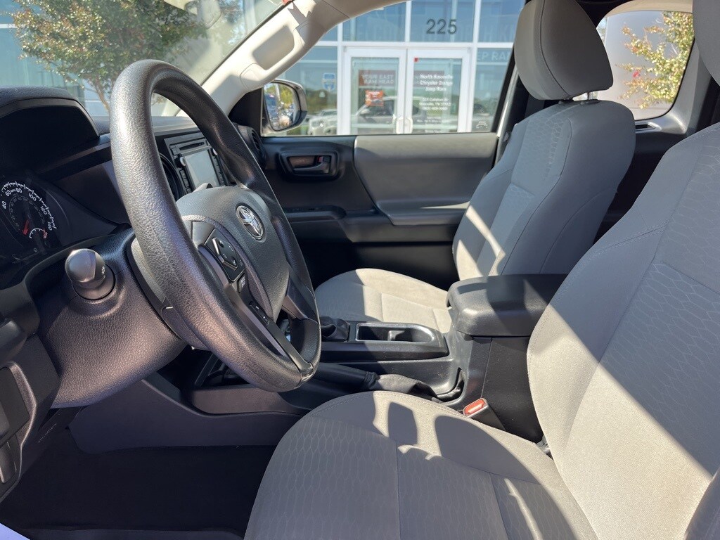 2017 Toyota Tacoma SR photo 3