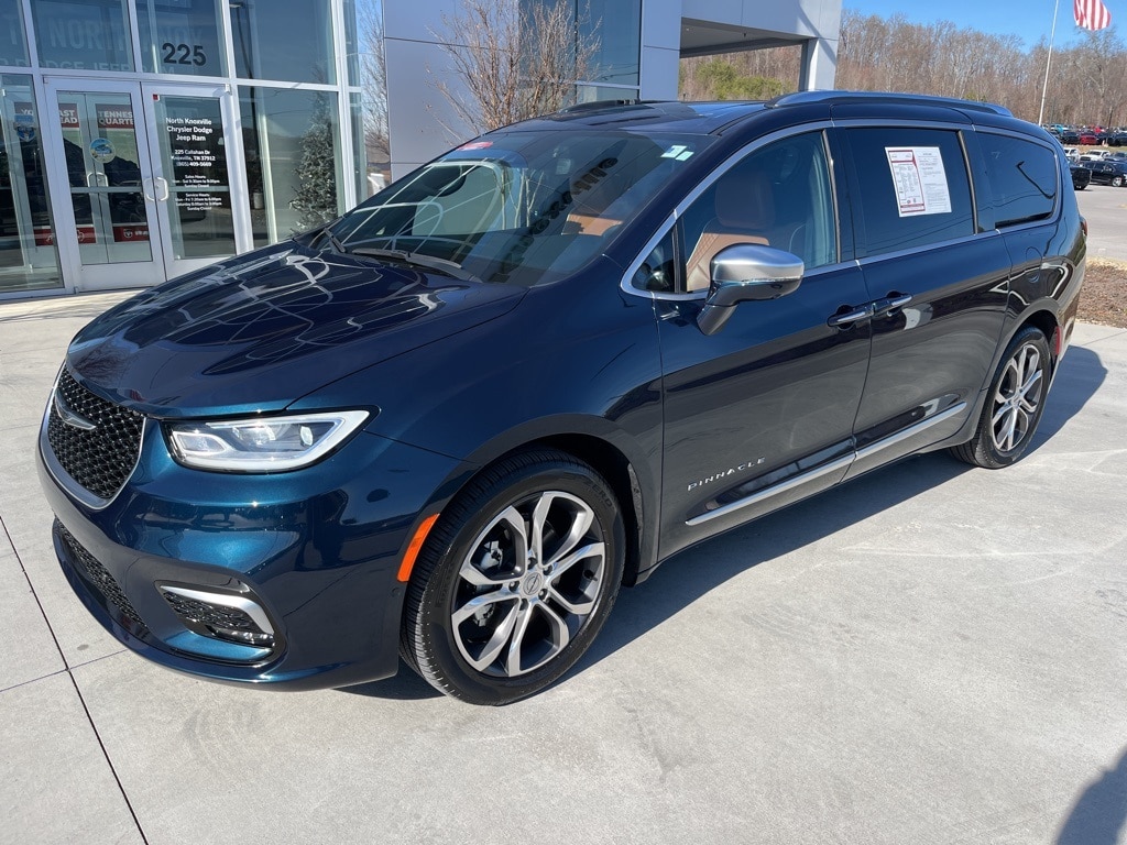 2024 Chrysler Pacifica Pinnacle's photo