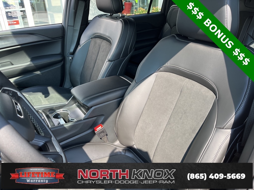 New 2025 Jeep Grand Cherokee L ALTITUDE X 4X4 Sport Utility