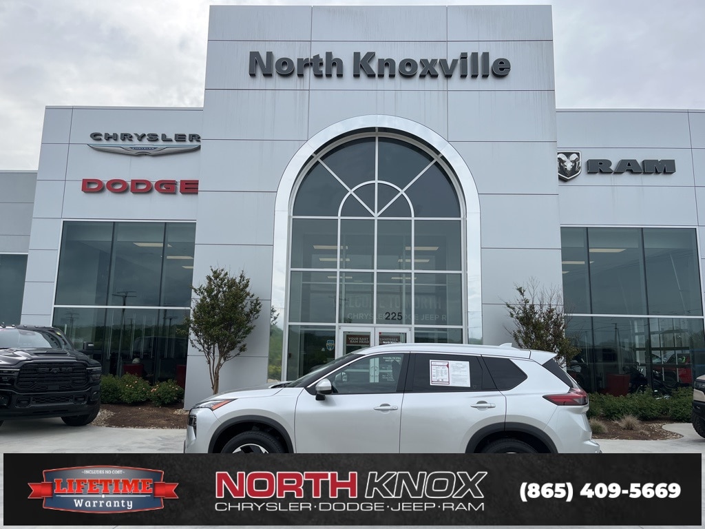 Used 2024 Nissan Rogue SV with VIN JN8BT3BBXRW428236 for sale in Knoxville, TN