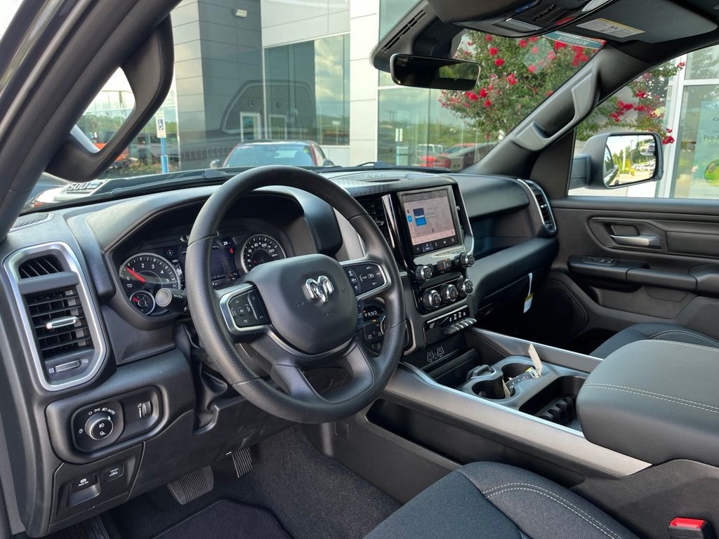 New 2026 Ram 1500 EXPRESS CREW CAB 4X4 5'7 BOX Pickup