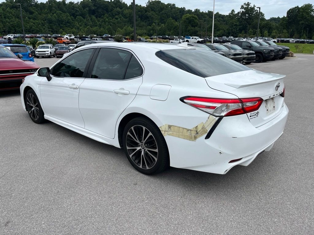 Used 2020 Toyota Camry SE Sedan