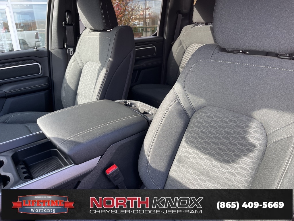 New 2026 Ram 1500 BIG HORN CREW CAB 4X4 5'7 BOX Pickup