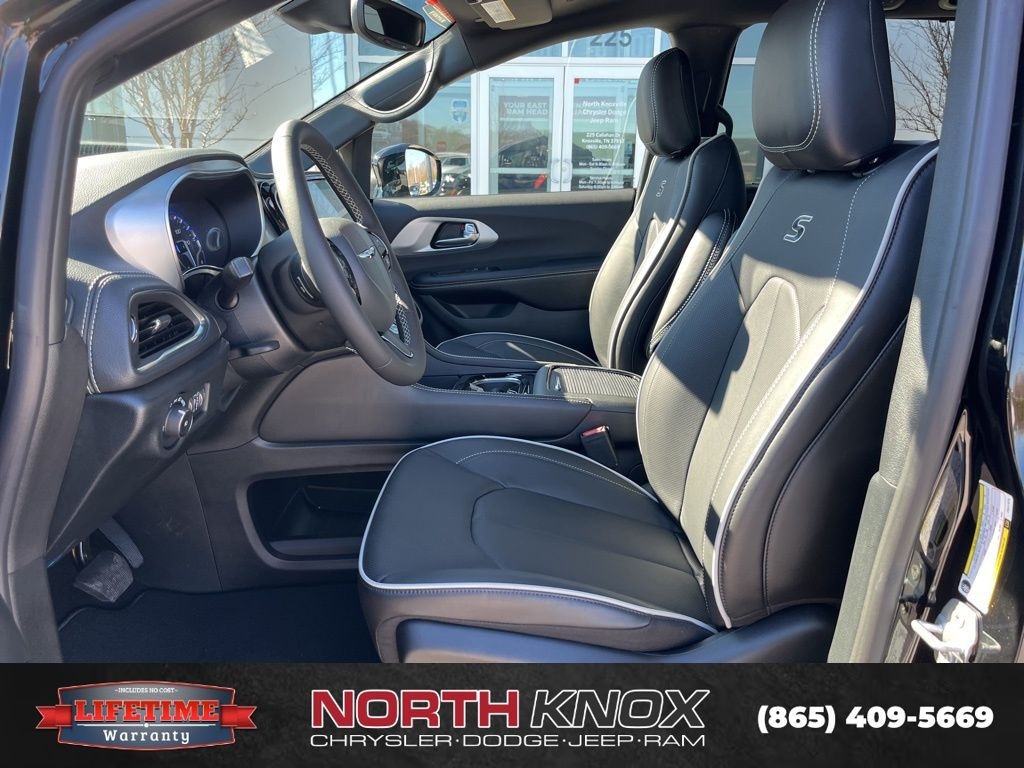 New 2026 Chrysler Pacifica LIMITED Passenger Van