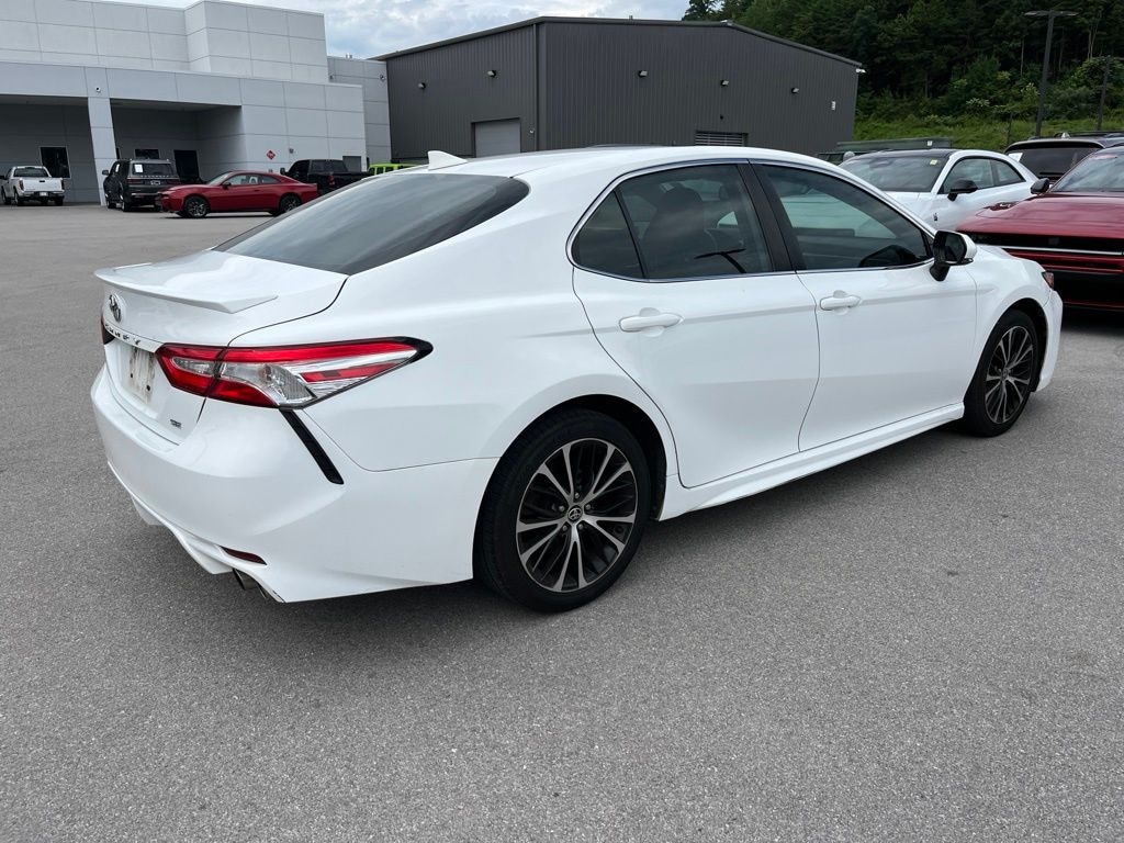 Used 2020 Toyota Camry SE Sedan