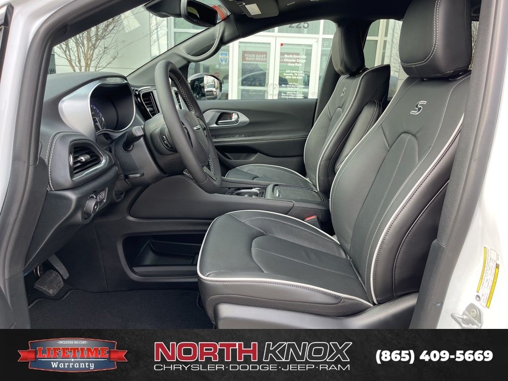 New 2026 Chrysler Pacifica LIMITED Passenger Van