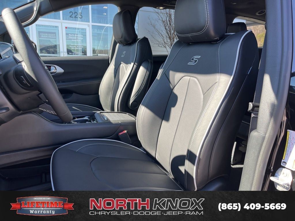 New 2026 Chrysler Pacifica LIMITED Passenger Van