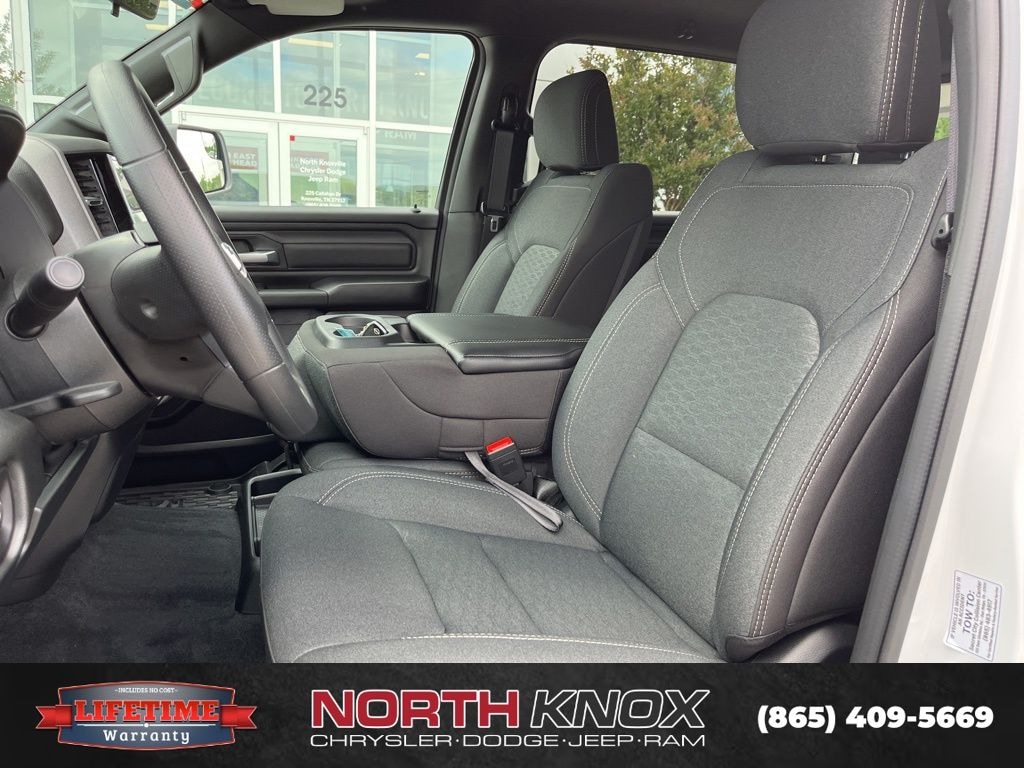 New 2026 Ram 1500 WARLOCK CREW CAB 4X4 5'7 BOX Pickup