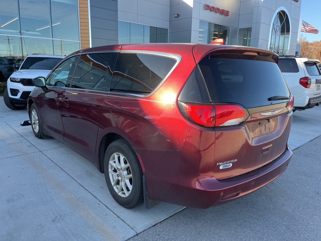 Used 2017 Chrysler Pacifica Touring Minivan/Van