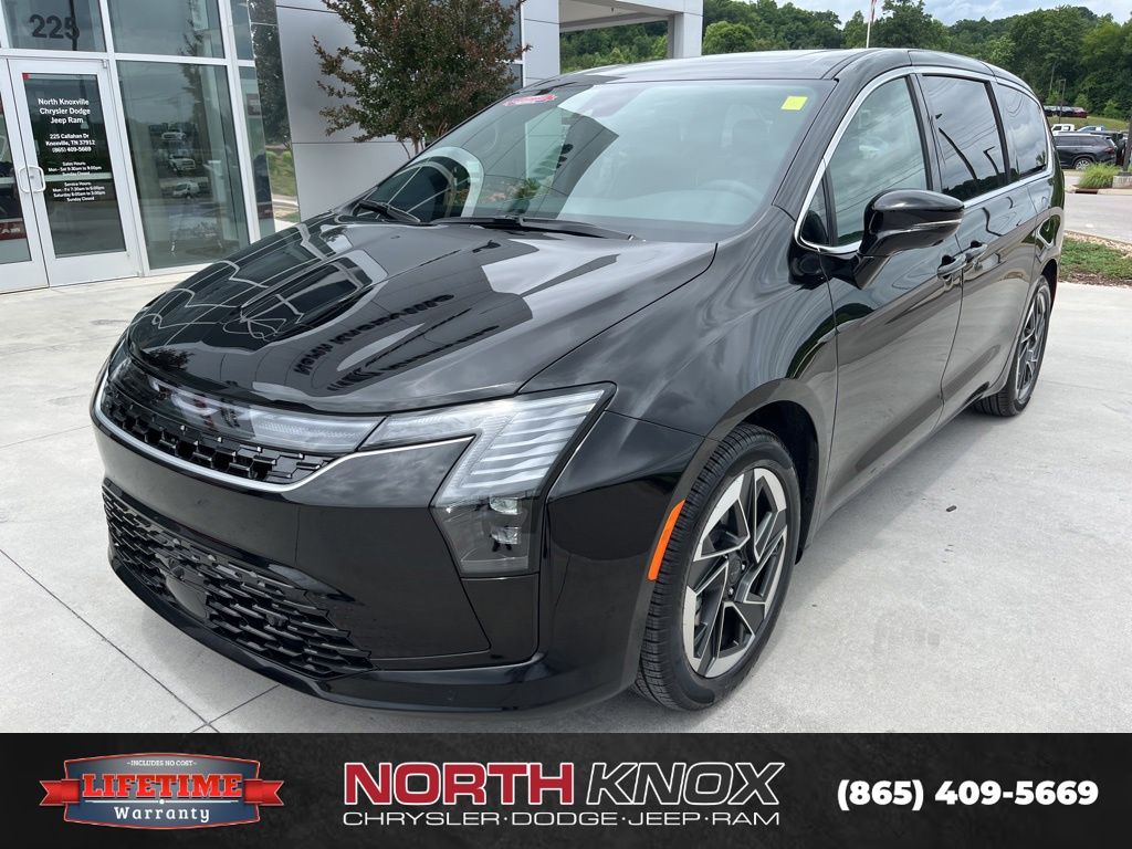 2027 Chrysler Pacifica Limited's photo