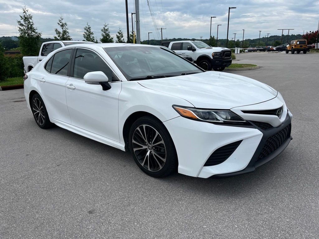 Used 2020 Toyota Camry SE Sedan