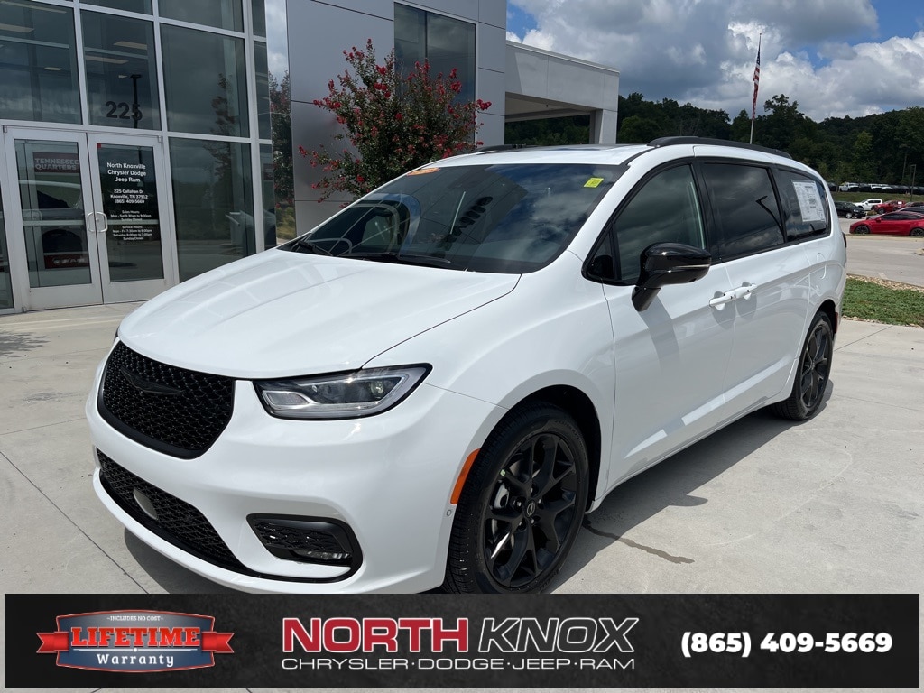 2026 Chrysler Pacifica Passenger Van 