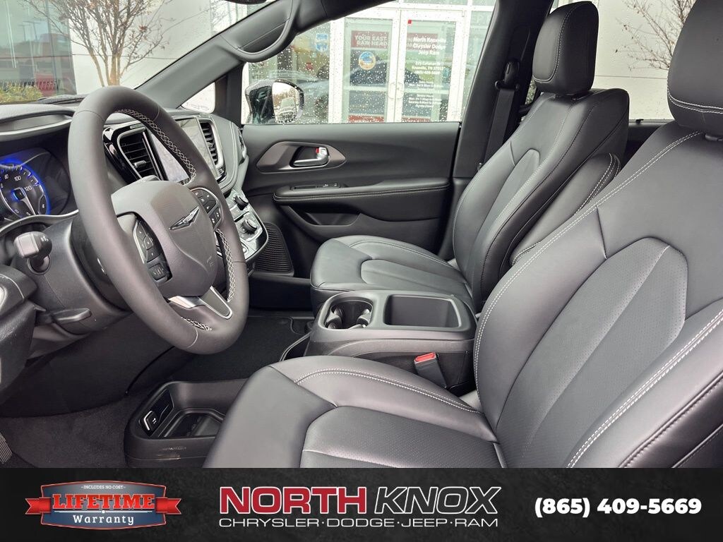 New 2026 Chrysler Pacifica SELECT Passenger Van