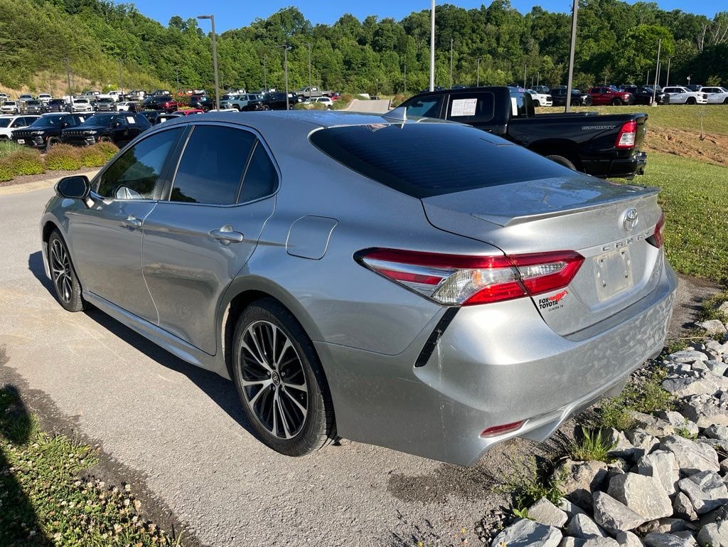 Used 2020 Toyota Camry SE Sedan