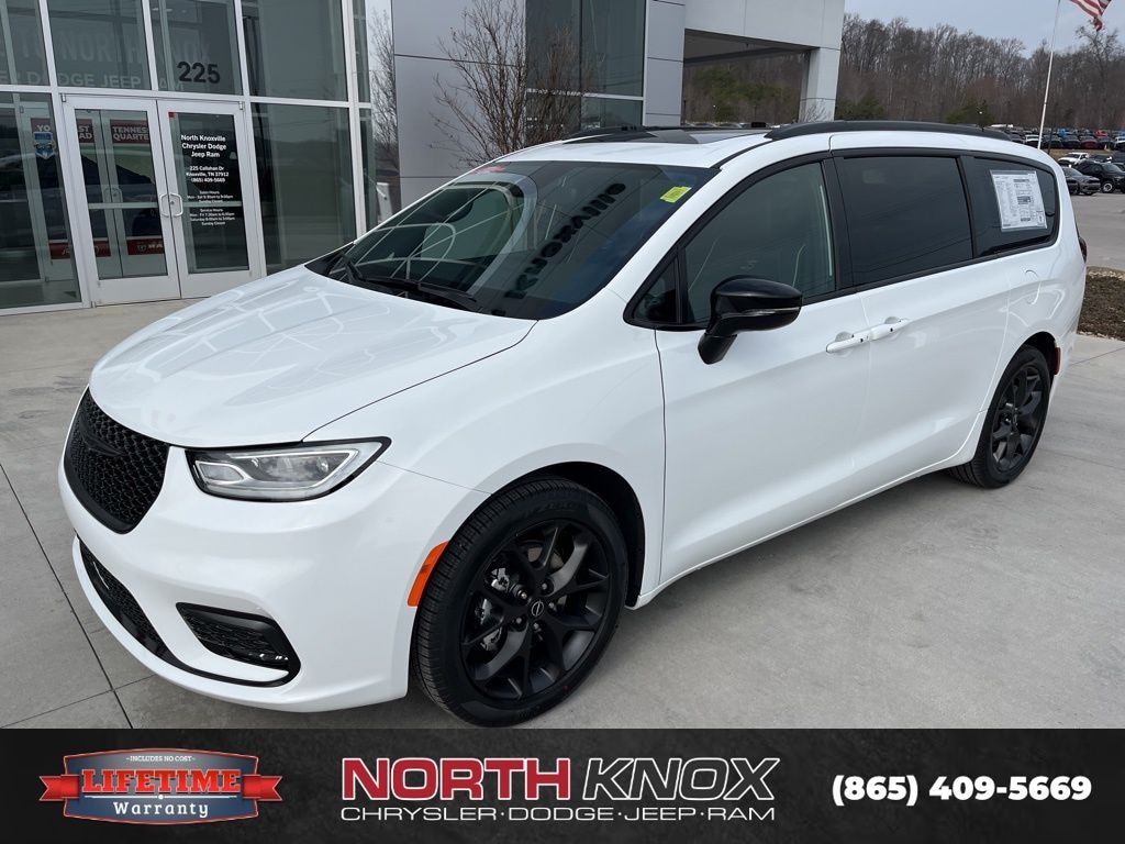 New 2026 Chrysler Pacifica LIMITED Passenger Van