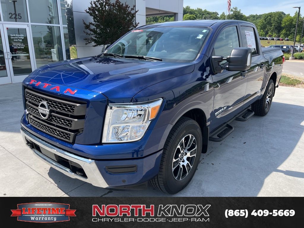 2024 Nissan Titan SV 4X4 Crew Cab's photo