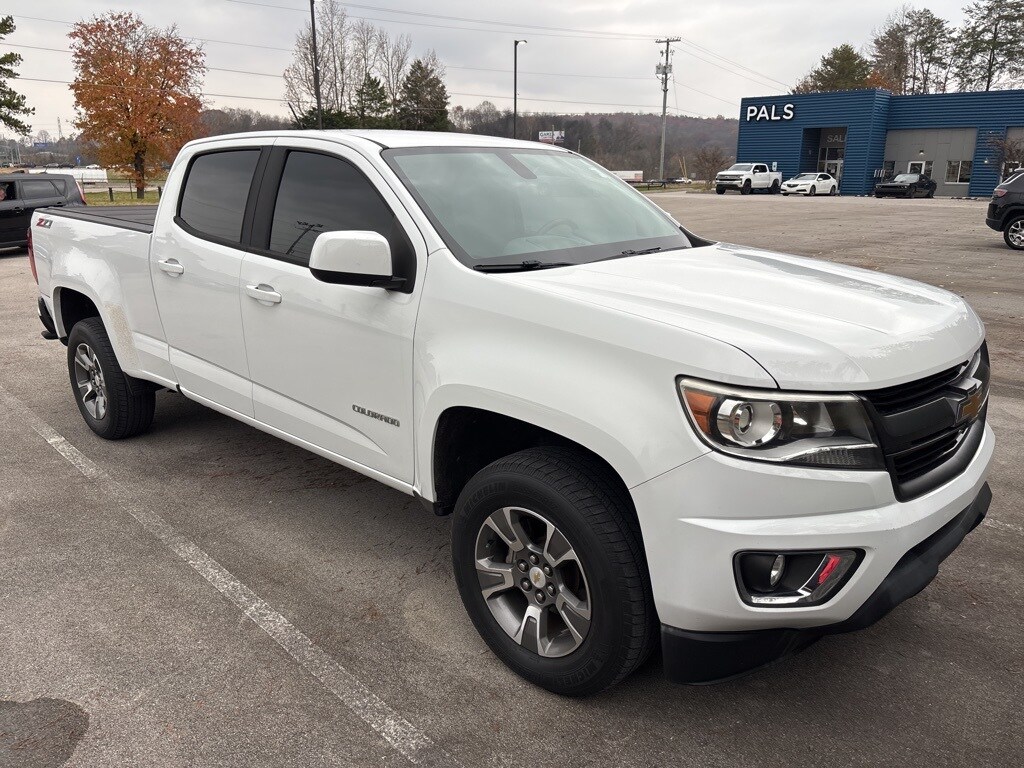 2017 Chevrolet Colorado Z71 photo 2