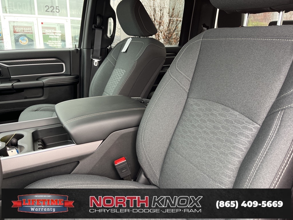 New 2026 Ram 2500 BIG HORN CREW CAB 4X4 6'4 BOX Pickup