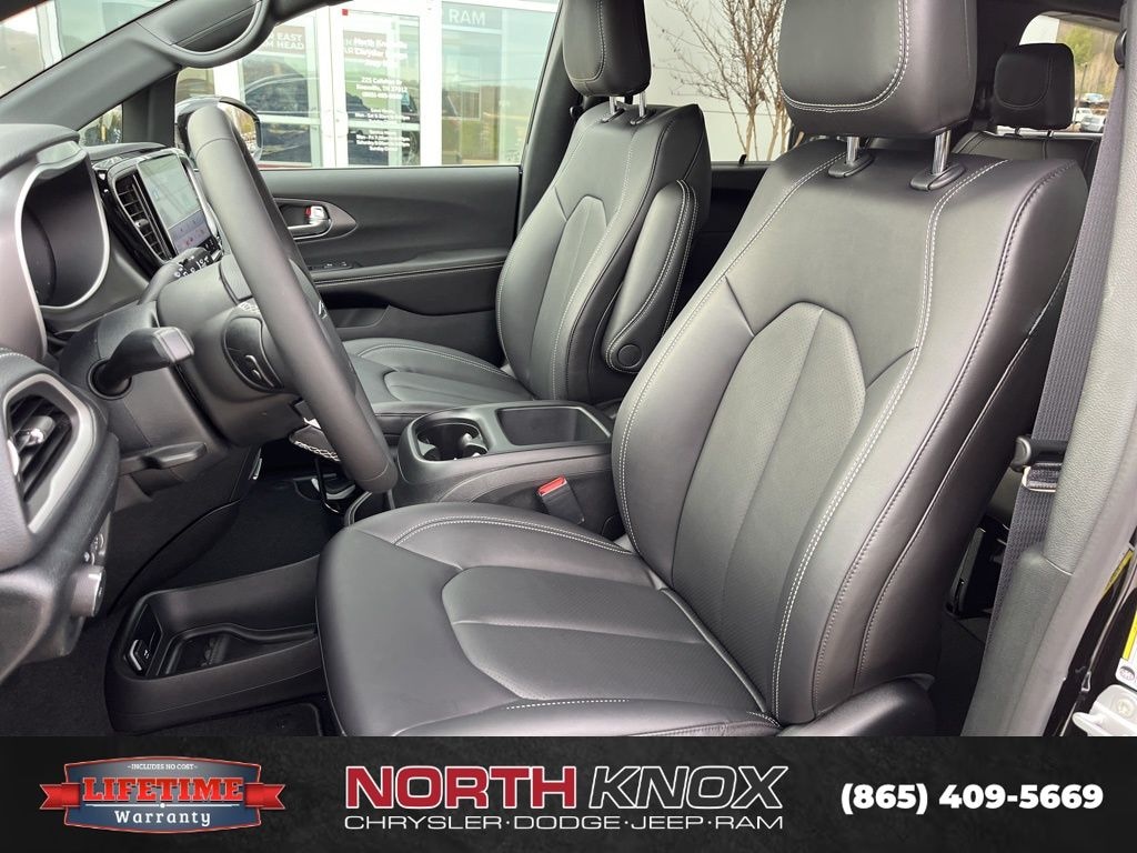 New 2026 Chrysler Pacifica SELECT Passenger Van