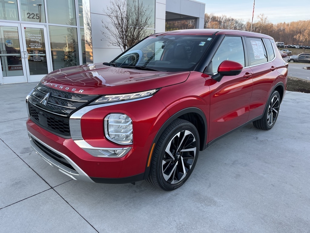 2024 Mitsubishi Outlander SE's photo