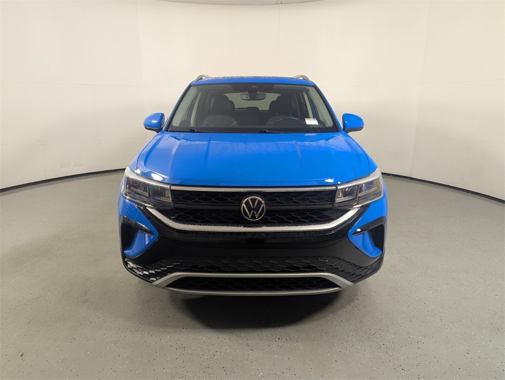2023 Volkswagen Taos SE photo 2