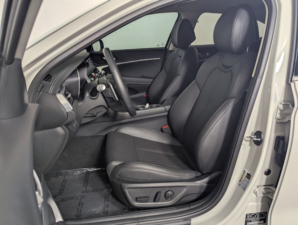 2026 GENESIS G70 Standard - Photo 14