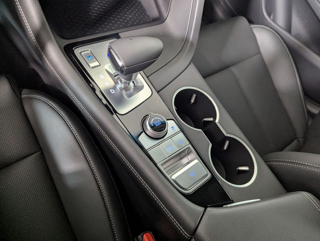 2026 GENESIS G70 Standard - Photo 23