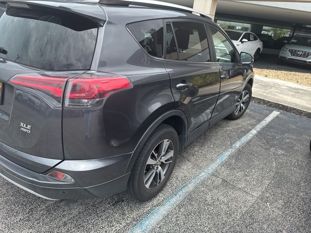 2016 Toyota RAV4 XLE - Photo 8