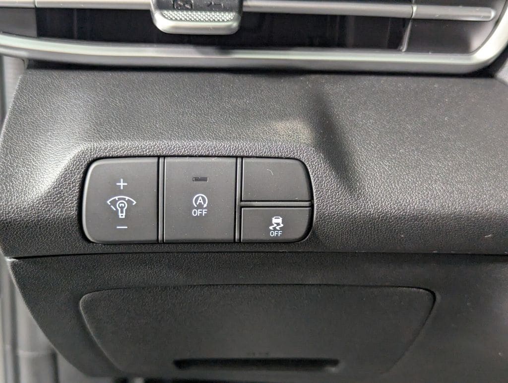 2025 Hyundai Elantra SE - Photo 15