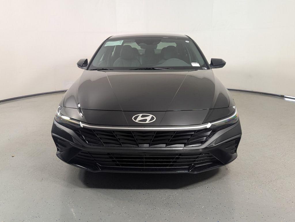 New 2026 Hyundai Elantra SE Sedan