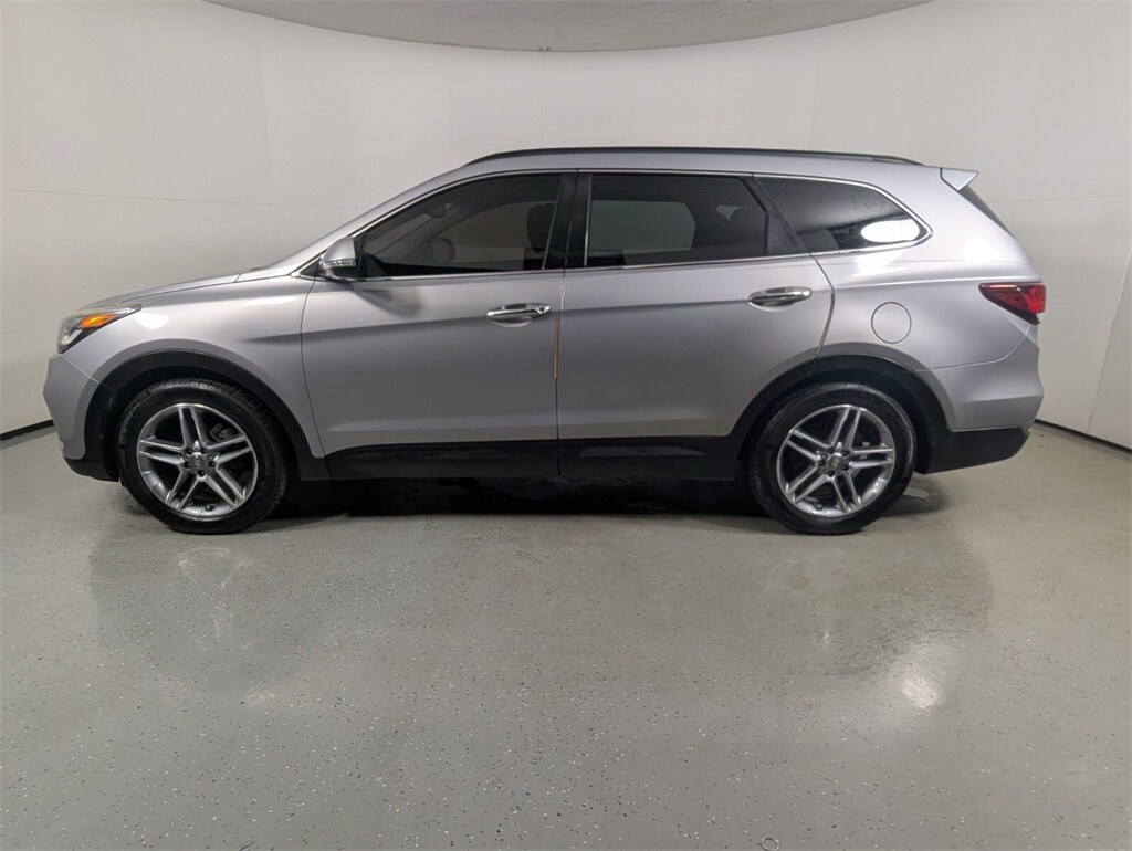 2017 Hyundai Santa Fe SE Ultimate photo 4