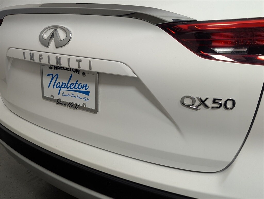 2019 Infiniti QX50 Essential photo 6