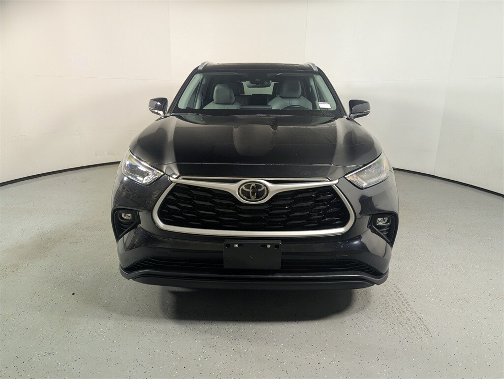2023 Toyota Highlander L photo 2