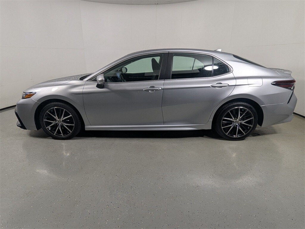 2023 Toyota Camry SE photo 4