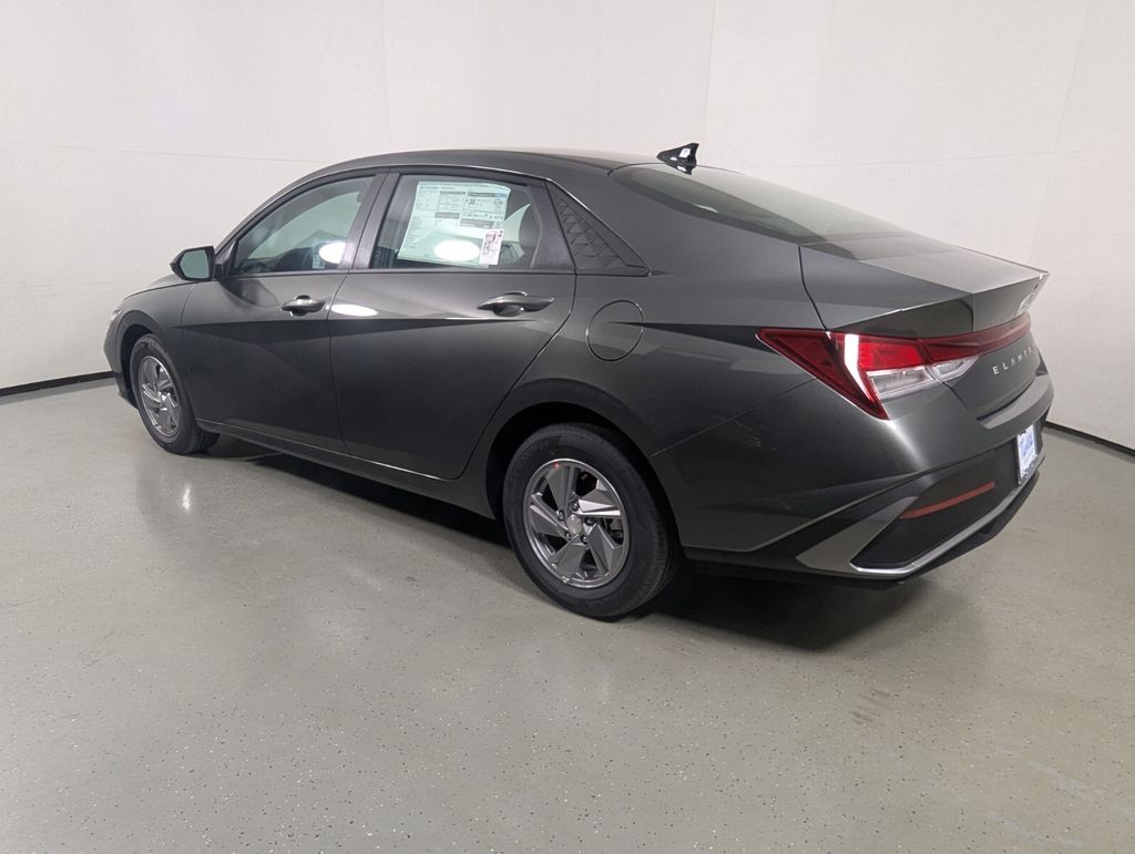 2025 Hyundai Elantra SE - Photo 6
