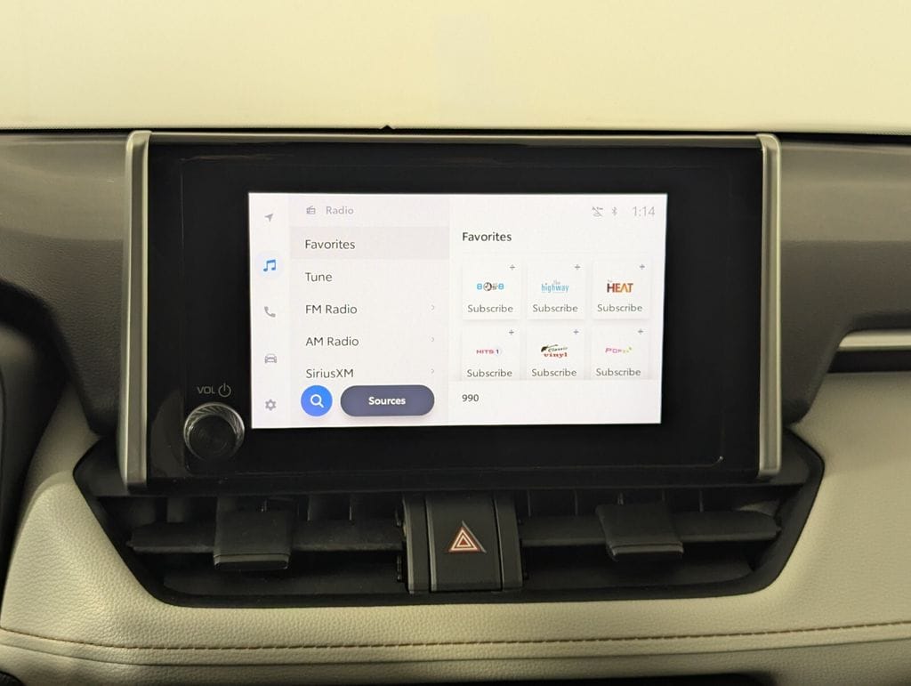 2025 Toyota RAV4 XLE - Photo 20