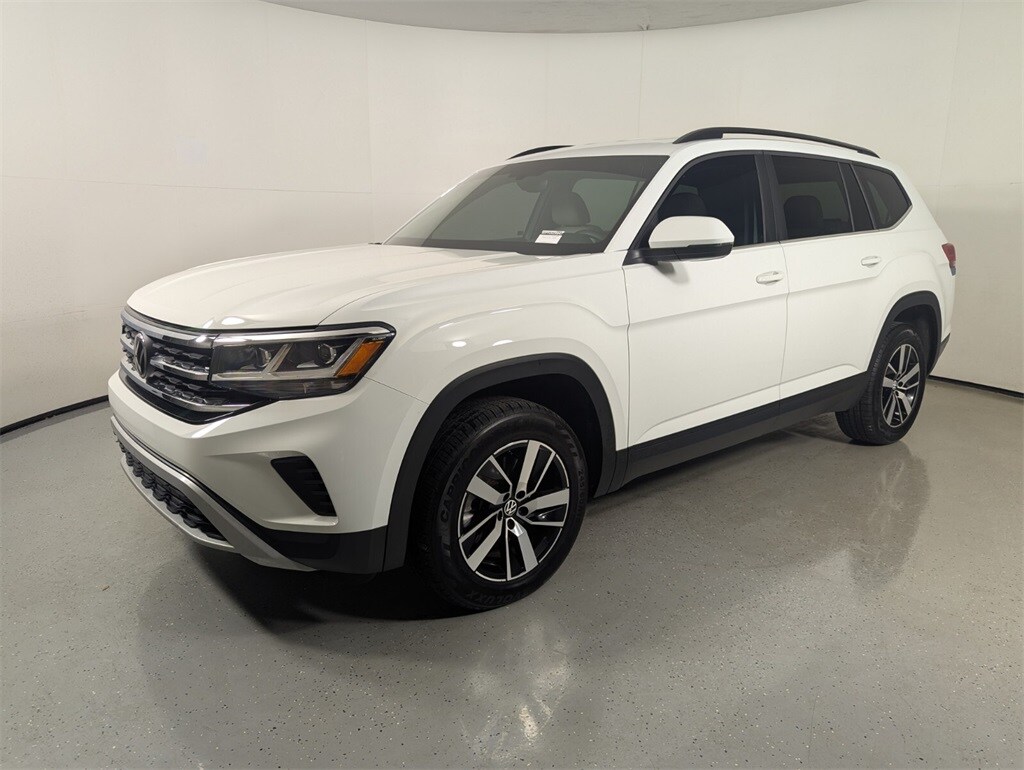2023 Volkswagen Atlas SE photo 2