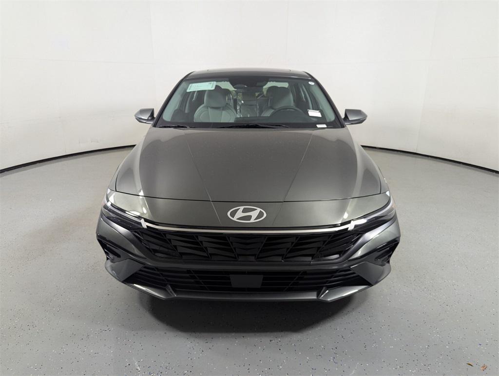 2025 Hyundai Elantra Limited photo 2