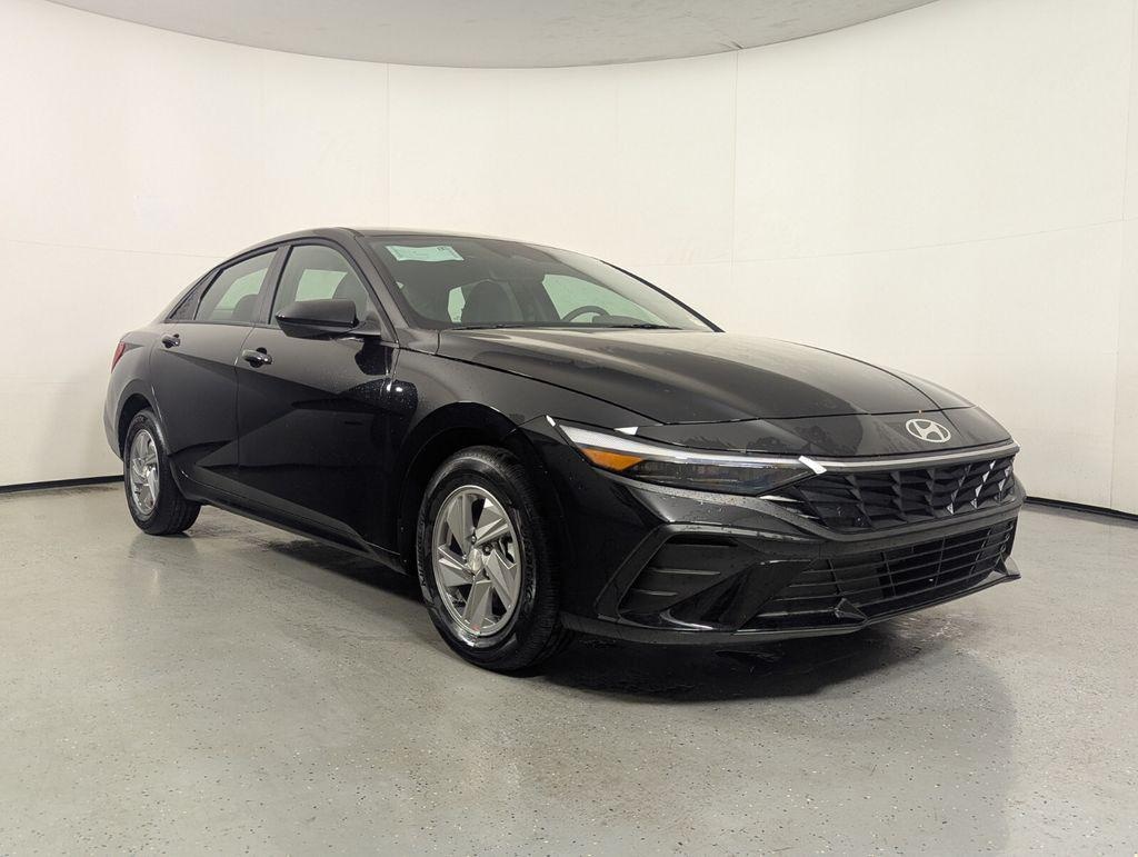 New 2026 Hyundai Elantra SE Sedan