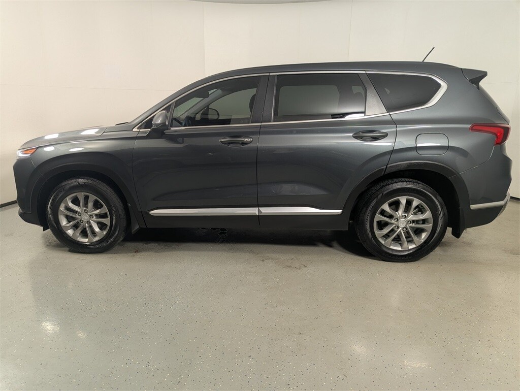 2020 Hyundai Santa Fe SE photo 2
