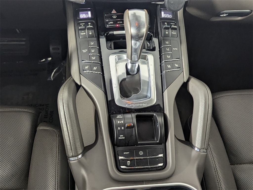 2018 Porsche Cayenne Base photo 18