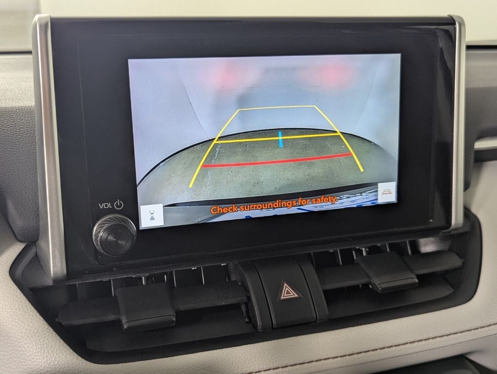 2025 Toyota RAV4 XLE - Photo 24