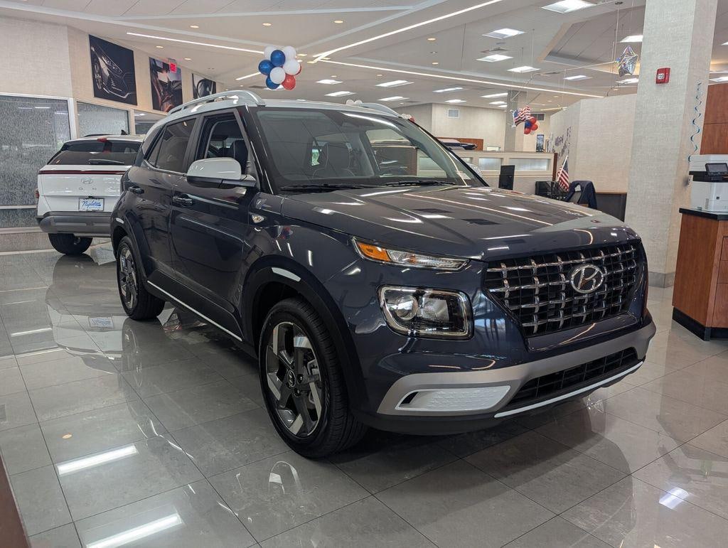 New 2026 Hyundai Venue SEL w/Two-Tone Roof SUV