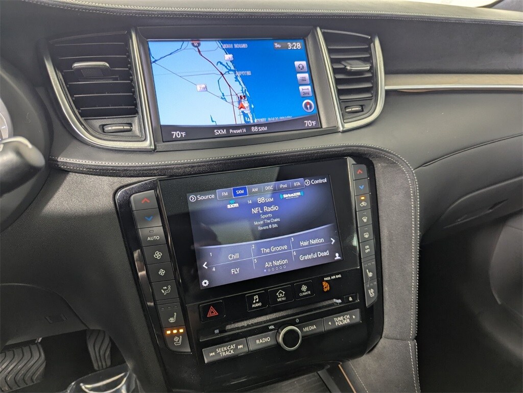 2019 Infiniti QX50 Essential photo 19