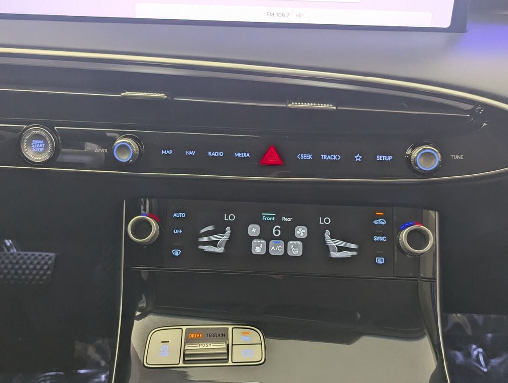 2026 GENESIS GV70 - Photo 21
