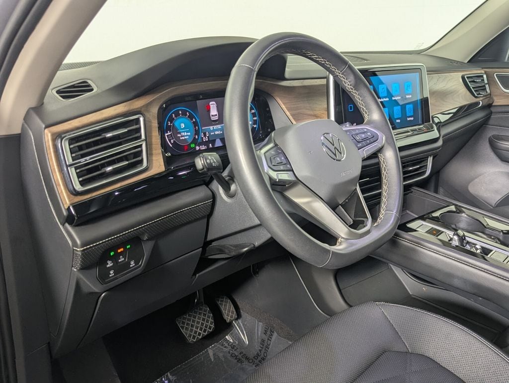 2024 Volkswagen Atlas SE w/Tech - Photo 13